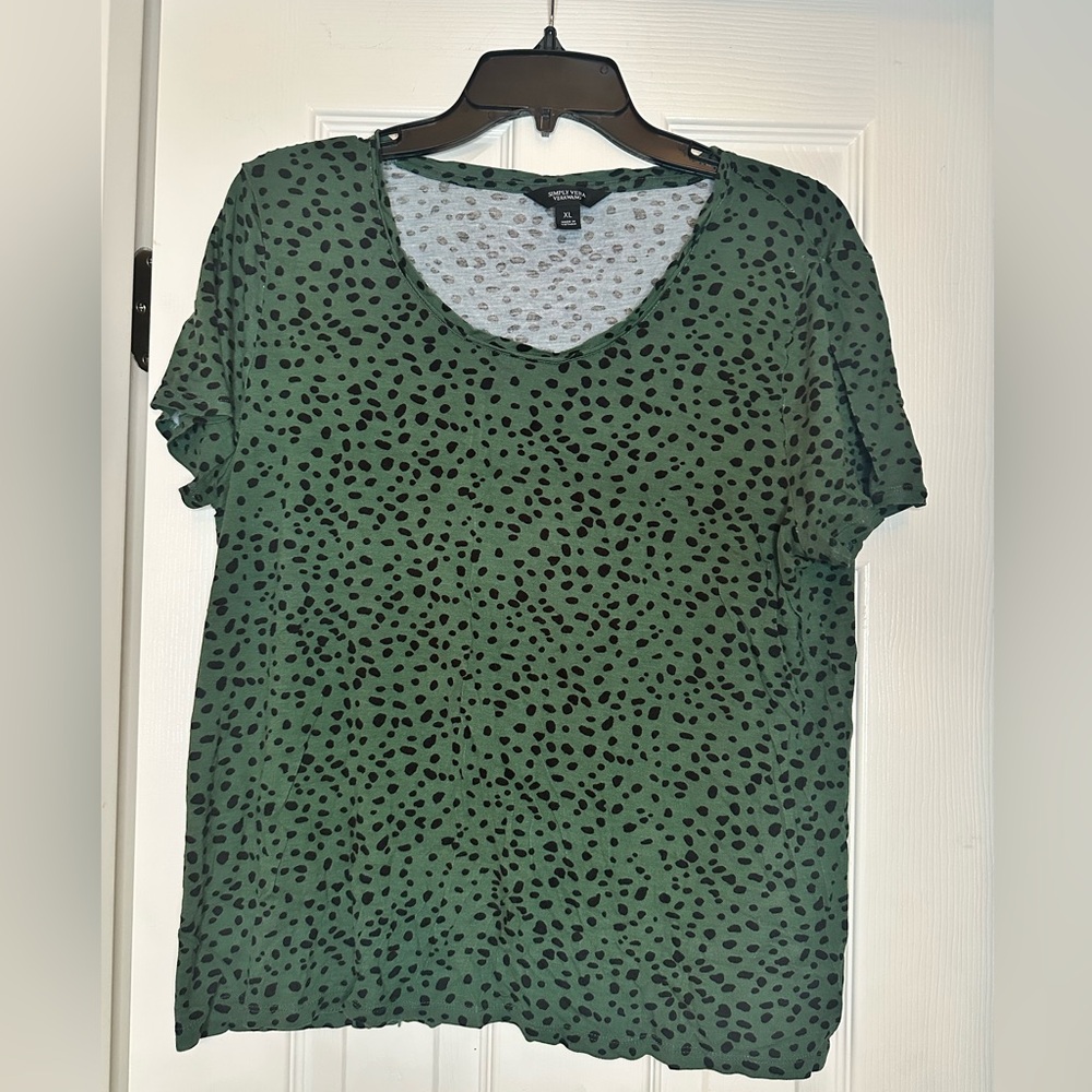 Simply Vera- Vera Wang Green and Black Patterned Short Sleeve Top